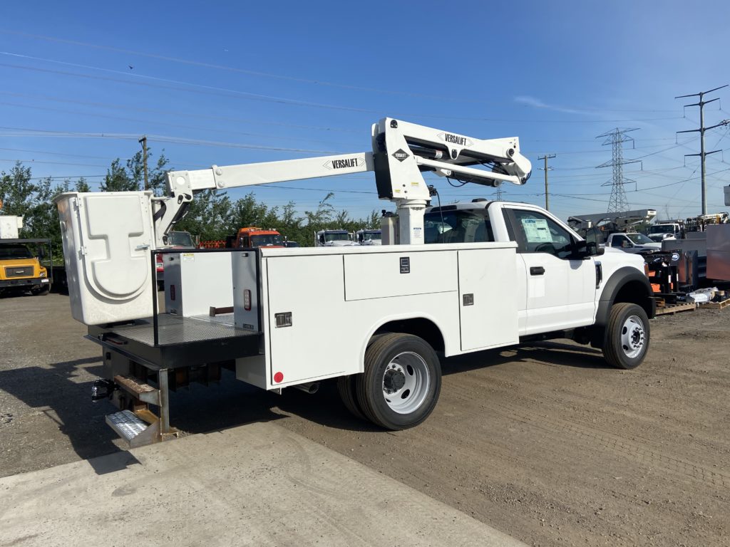FORD F450 4X2 SST36NE AERIAL TRUCK Versalift Midwest