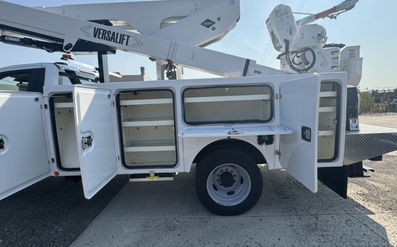 47609_DriversideCabinetsOpen